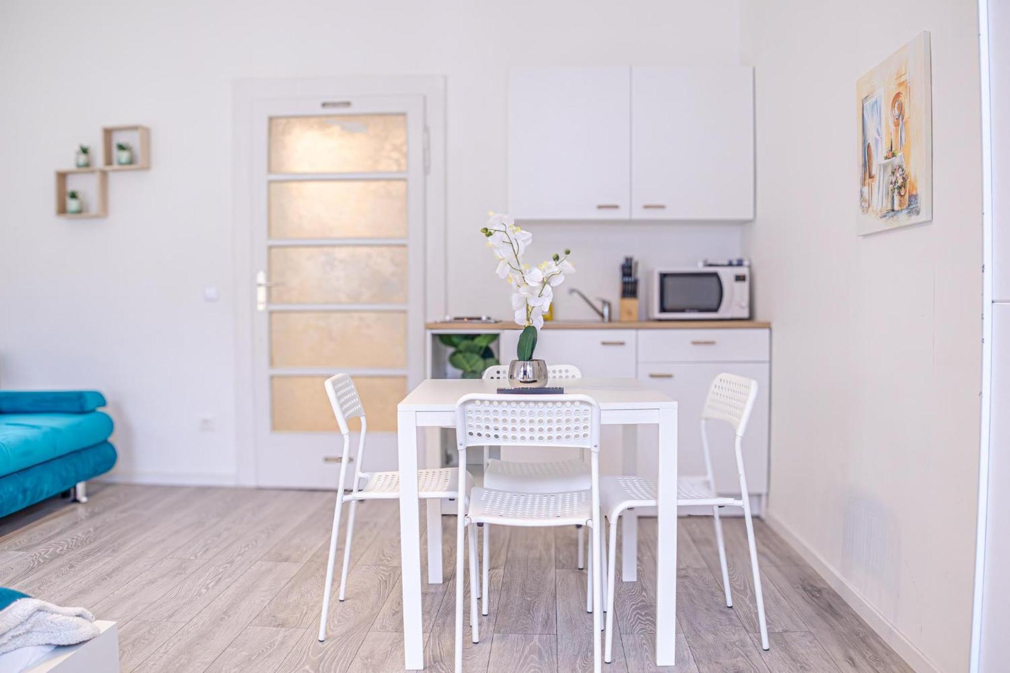 Trendy Studio Free Coffee - Wiener Stadthalle ภายนอก รูปภาพ